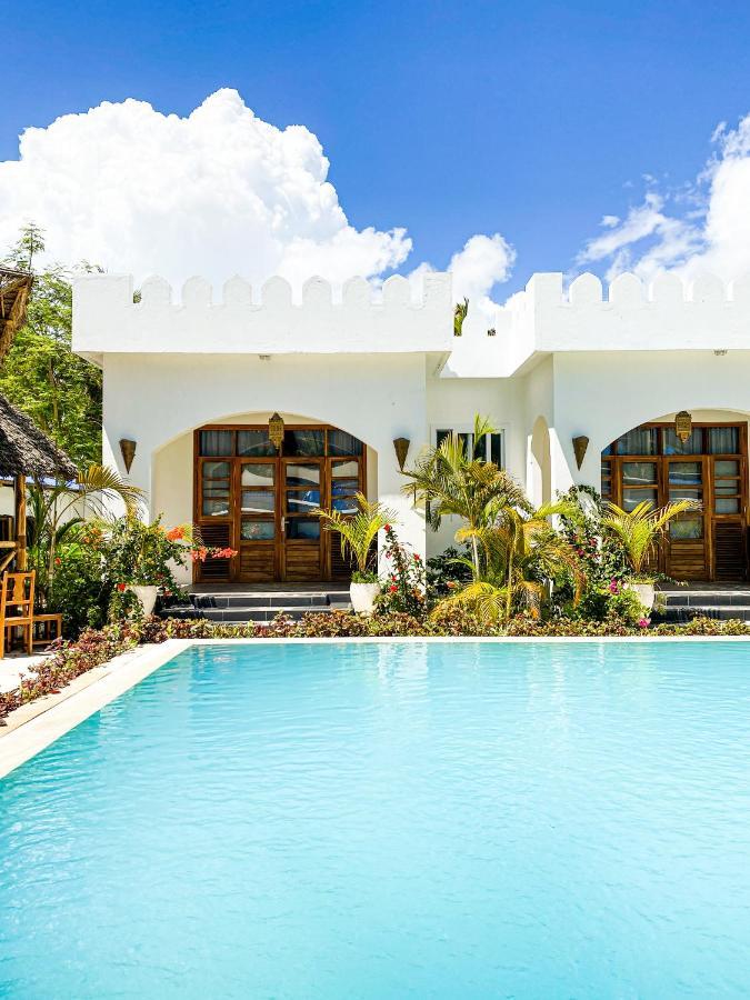 The Golden Blue Luxury Hotell Bwejuu