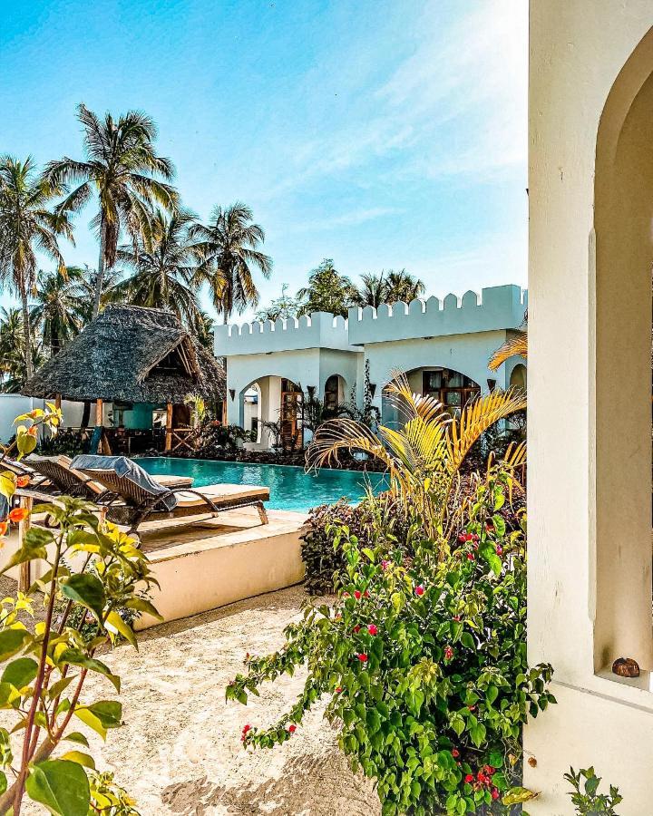 The Golden Blue Luxury 4* Bwejuu