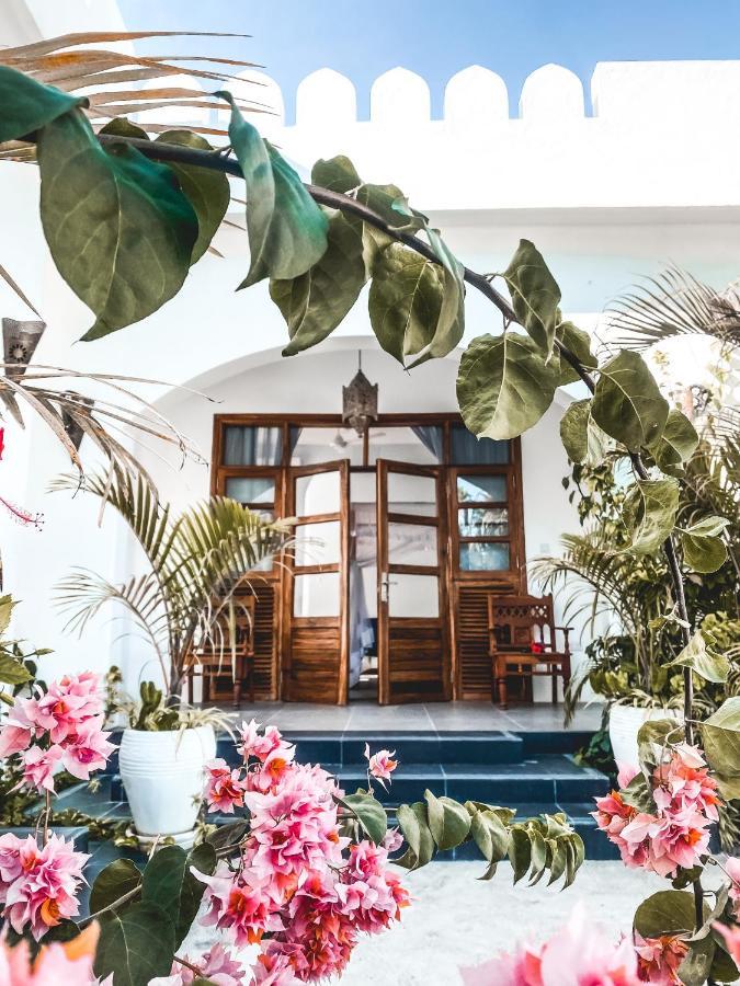 The Golden Blue Luxury Hotell