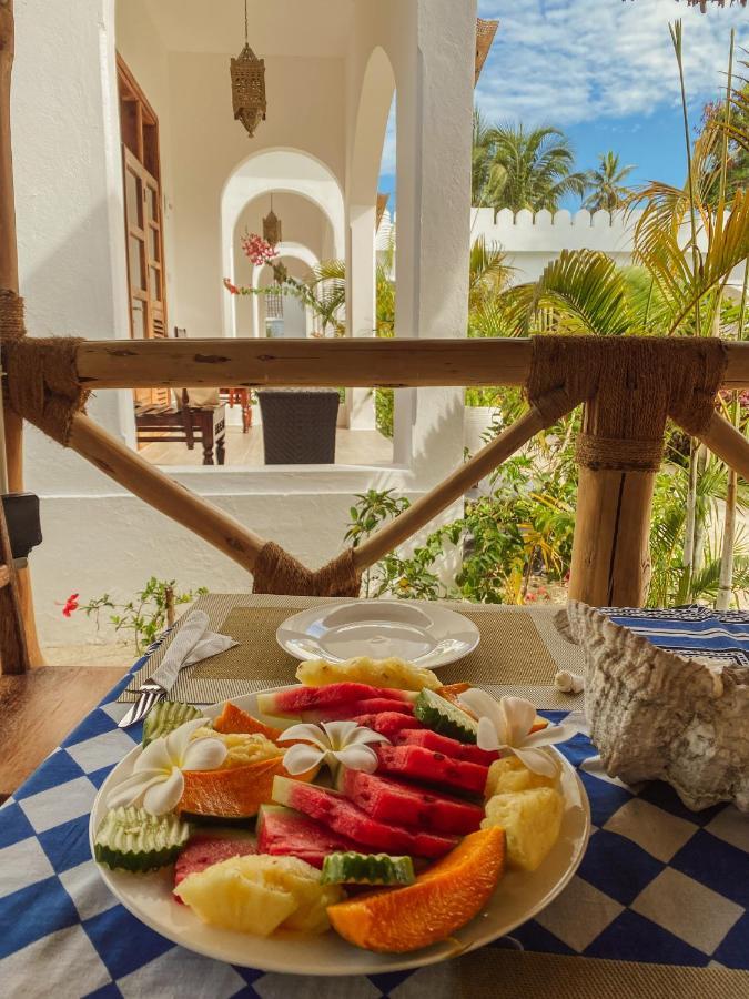 The Golden Blue Luxury Hotell Bwejuu