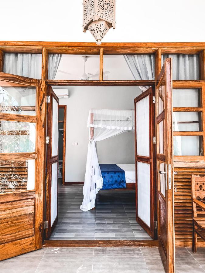 The Golden Blue Luxury 4* Bwejuu